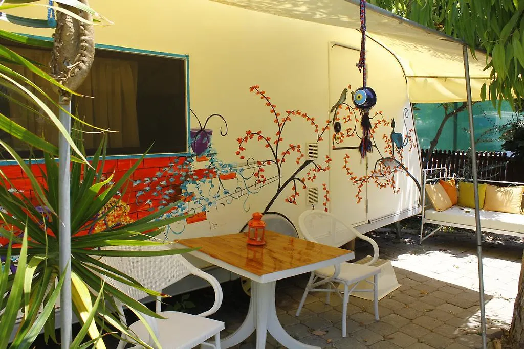 Golden Sand Beach Club & Caravan Holidays 厄吕代尼兹 营地